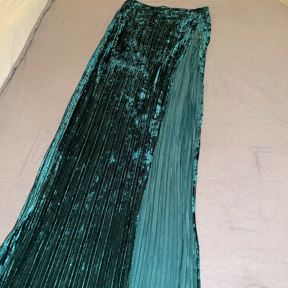 Velvet green skirt with split